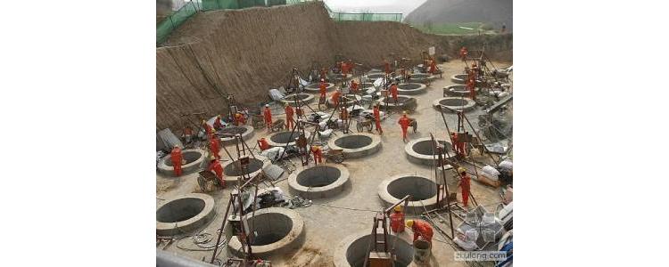 人工挖孔桩施工安全防范 民工兄弟路桥施工注意安全